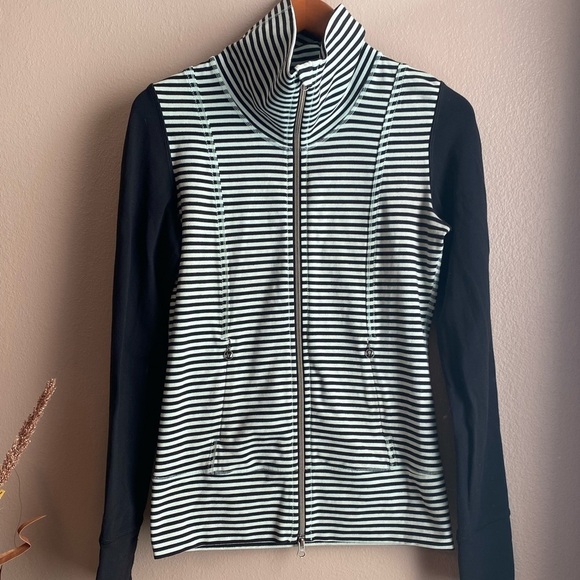 Lululemon Jacket Women’s Size 4 Blue Green Stripe Daily Yoga Jacket - Picture 1 of 9